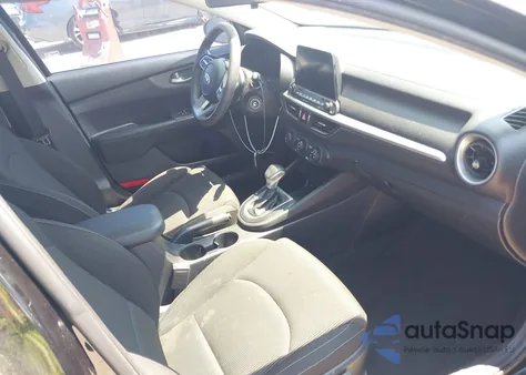 2021 Kia Forte Lxs z USA, uszkodzony, nr VIN 3KPF24AD8ME278302